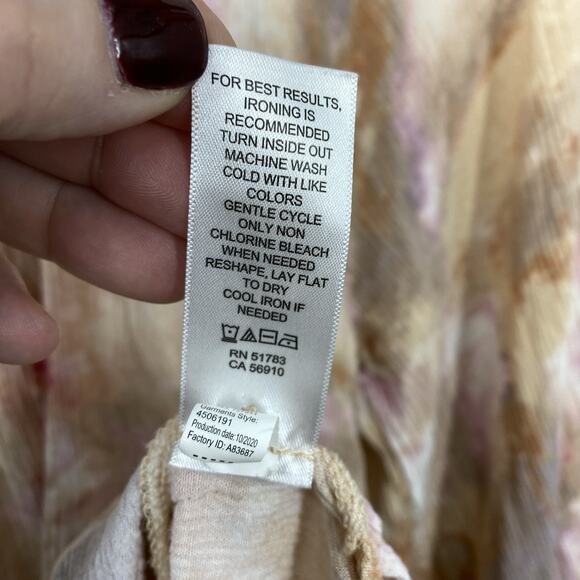 Maurices Crinkle knit Top size 1X 3/4 Sleeves Pastel watercolor Pattern Pullover - Picture 7 of 11